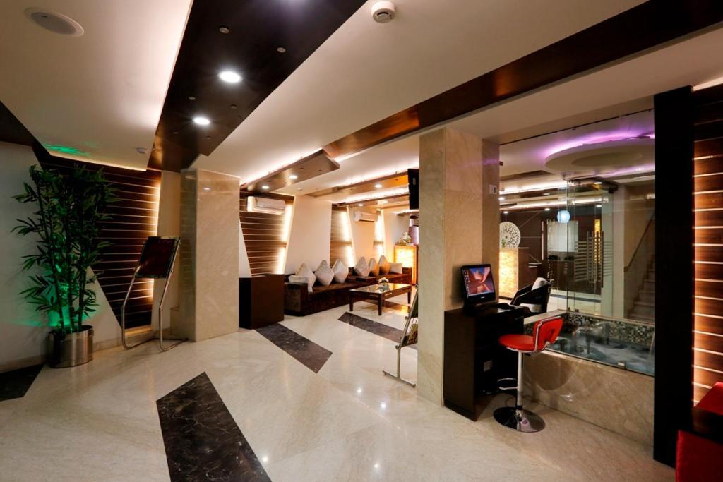 Airport La Sapphire Hotel & Restaurant Nova Deli Exterior foto